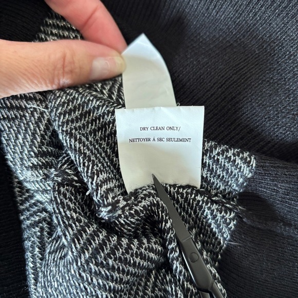 Urban Behavior Women's Medium Sweater Vest V-Neck Knit Argyle Metallic Black - Picture 9 of 9